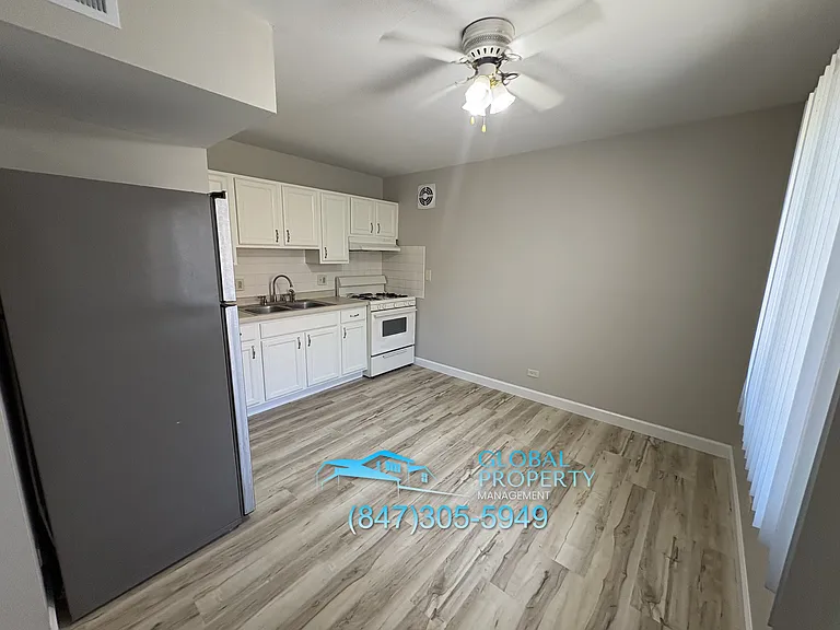 267 E Grand Ave #H — Photo 15