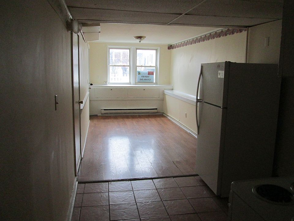 2nd image of 21 Smith St APT 1
