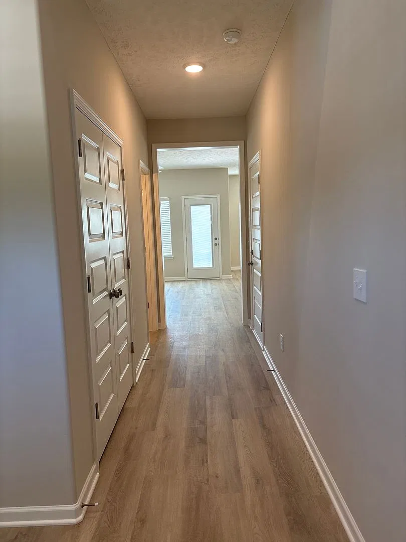 Move In Special! - Brand New 3 Bed 2.5 Bath Townhome Near The Heart Of Shelbyville — Photo 4