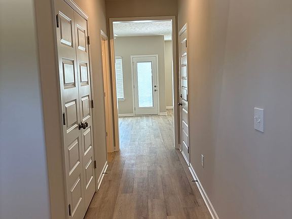 4th image of 1850 Madison St Unit 501