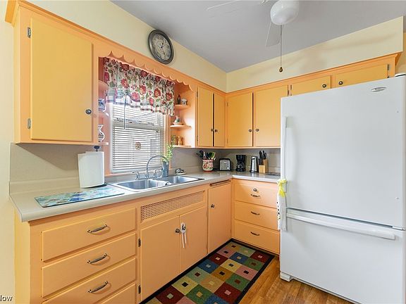 4th image of 31 Woodrow Ave