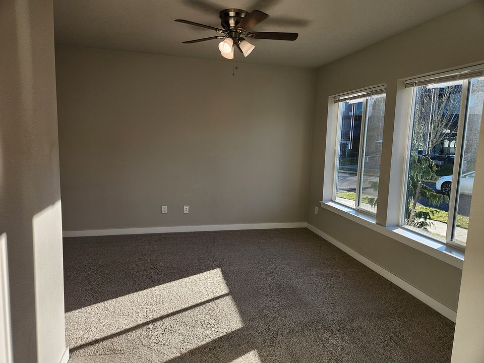 Livingroom from entryway
