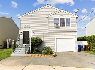 2096 Pleasant St, Fall River, MA 02723