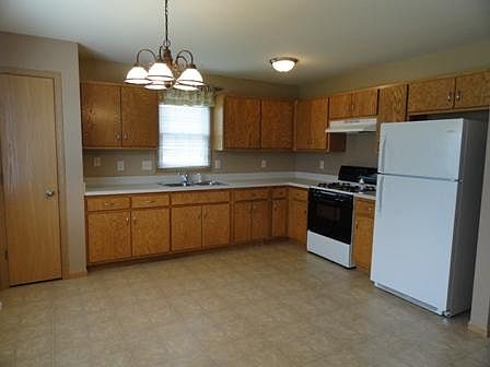 4th image of 857 Covey Ln