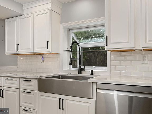 4th image of 75 Lyndell Rd