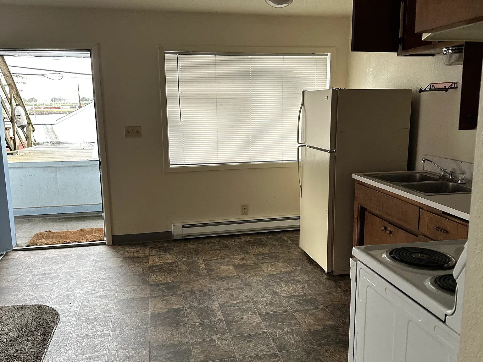 1 bed, 766 sqft, $945 — Photo 2