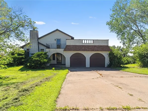 4445 NW 52nd Ter, Topeka, KS 66618