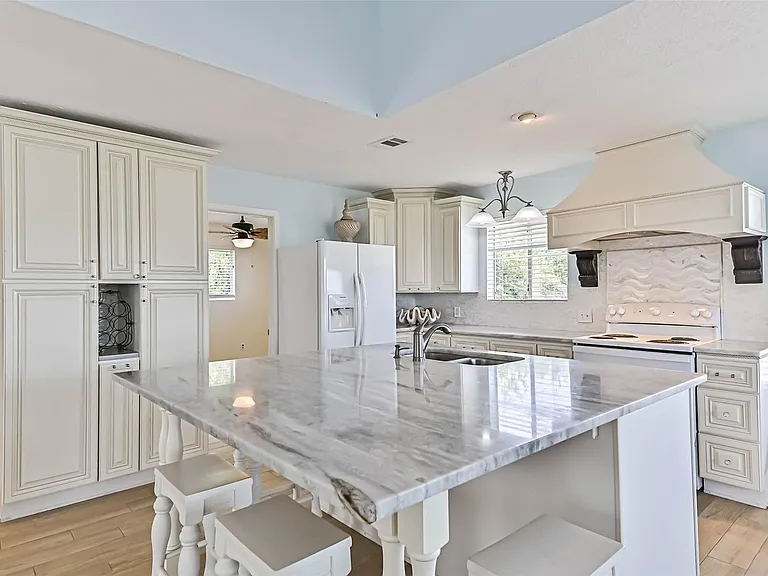 1578 Railroad Ave — Photo 9