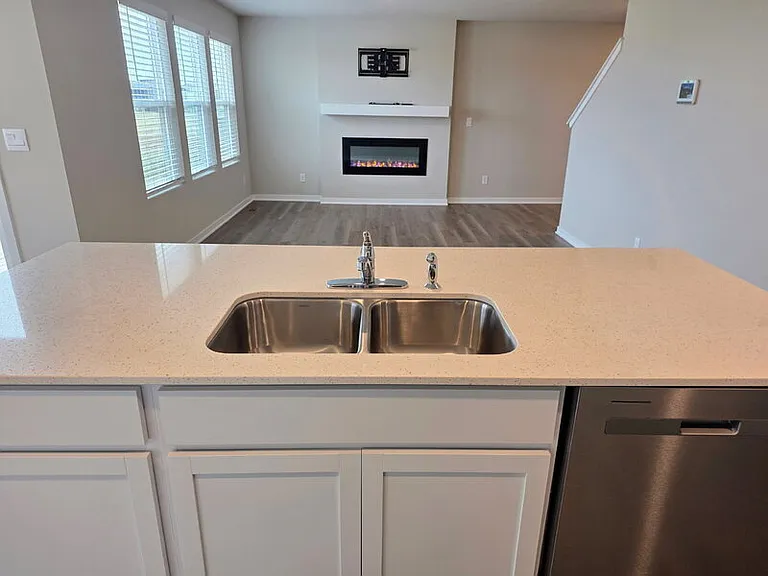 655 NW Williamsburg Ln — Photo 6