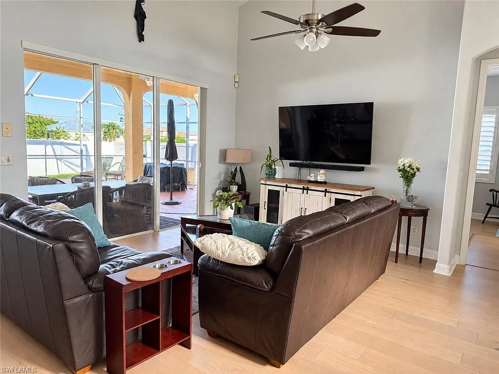 3 bed, 3.0 bath, 2398 sqft, $3,500 — Photo 4