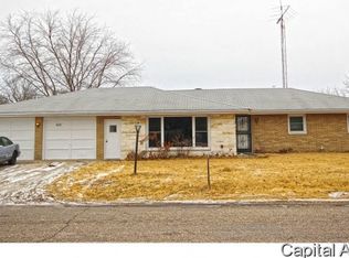 615 W Washington St, Athens, IL 62613
