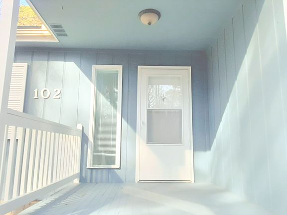 2nd image of 102 Briar Patch Ln