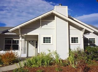 860 Mountain Meadows Dr, Ashland, OR 97520