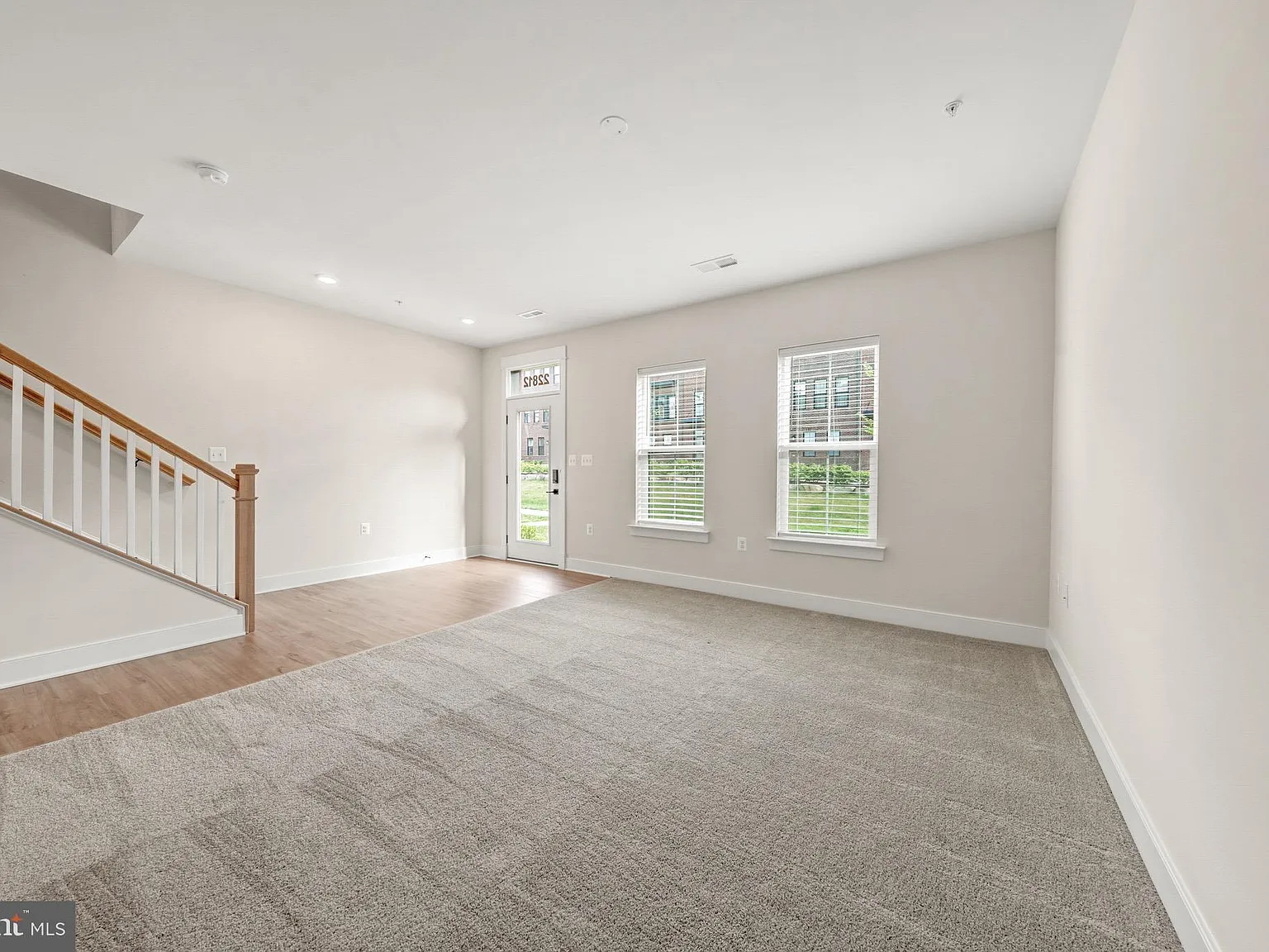 3 bed, 3.5 bath, 2740 sqft, $4,300 — Photo 3