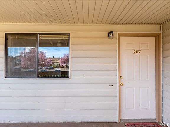 3rd image of 325 NE Kettle St APT 207
