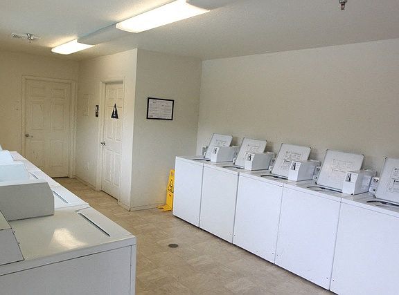 Gold Oaks Apartments Laundry Room