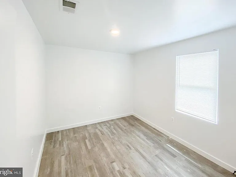 1537 Kenilworth Ave NE — Photo 14