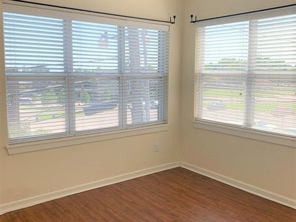 3rd image of 910 NW 13th St APT 12