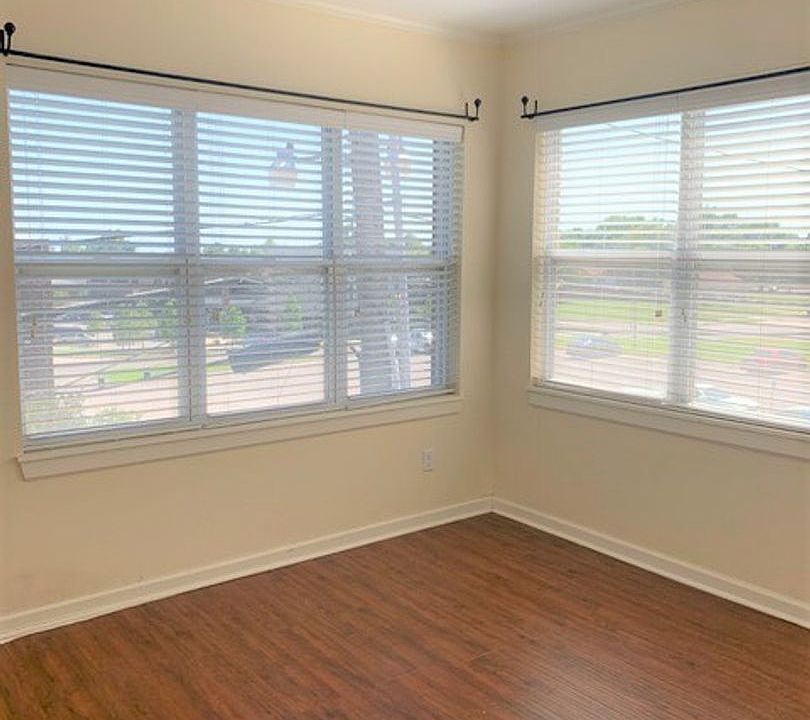 1st image of 910 NW 13th St APT 11