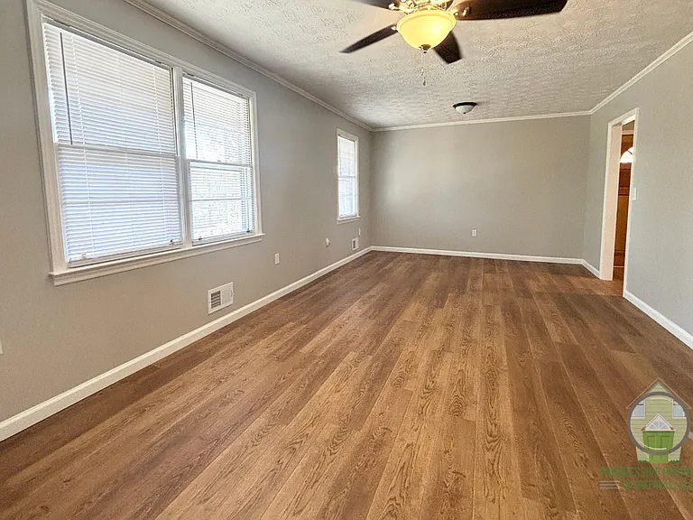 17 Eula St — Photo 2