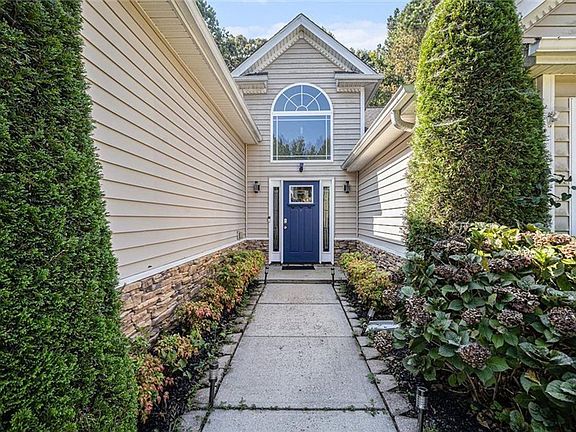 4th image of 615 Hemlock Ct