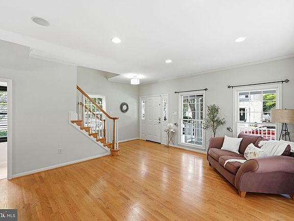 5th image of 108 Thrift St