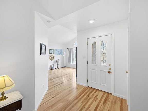 5th image of 3712 Maple Ridge Cir