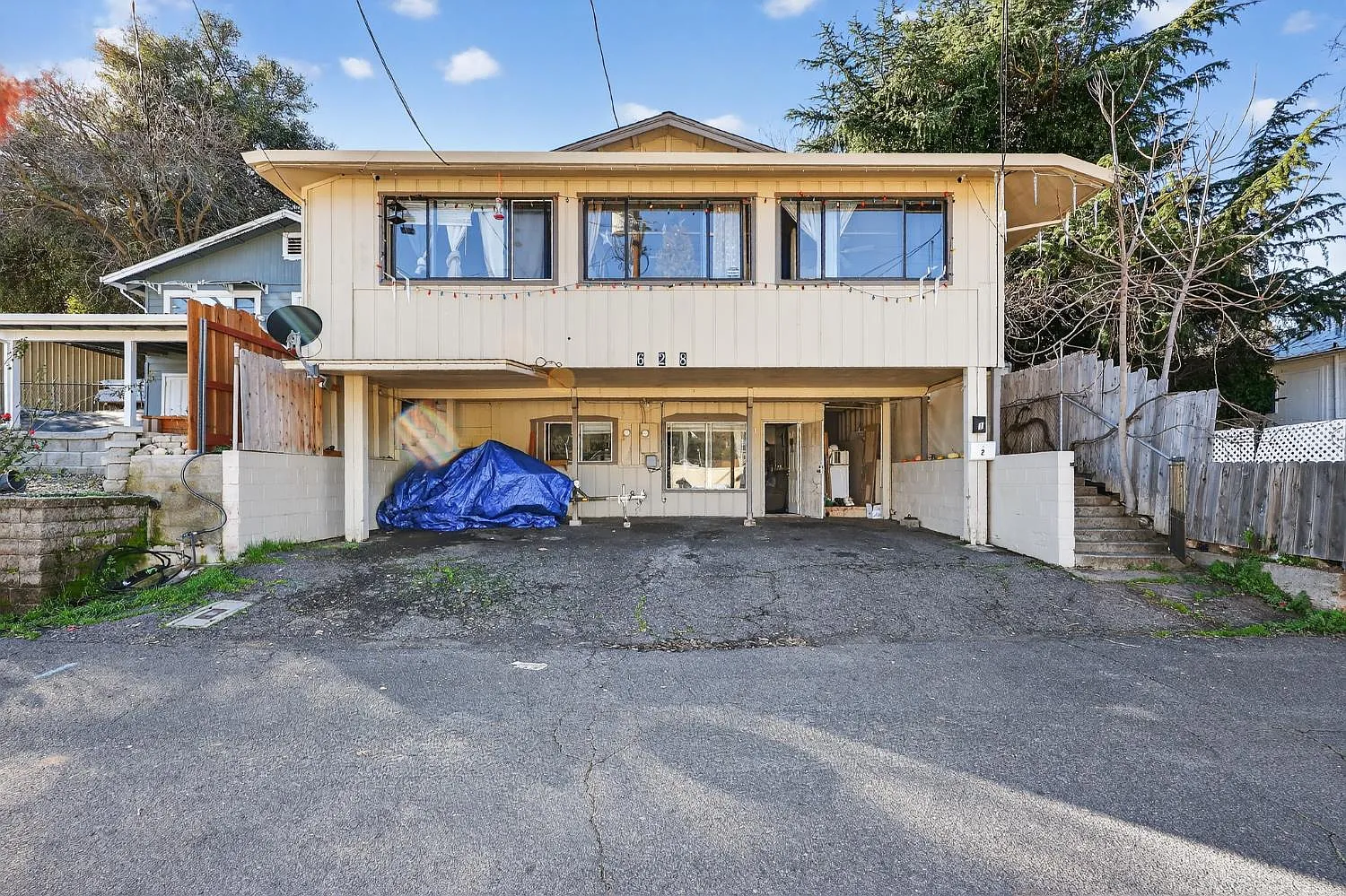 628 Olive St photo 1