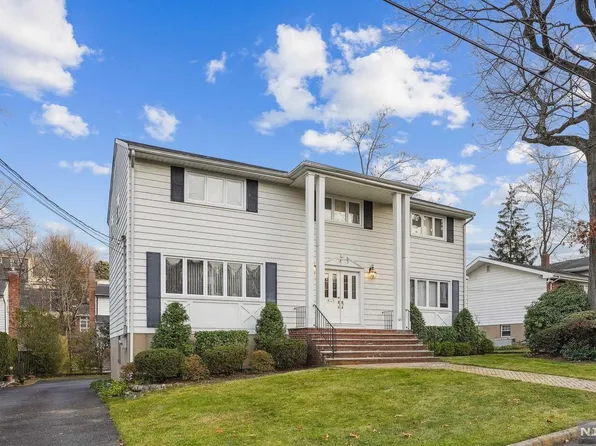 63 Hickory St, Englewood Cliffs, NJ 07632