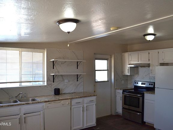 4th image of 711 E 4th St #709
