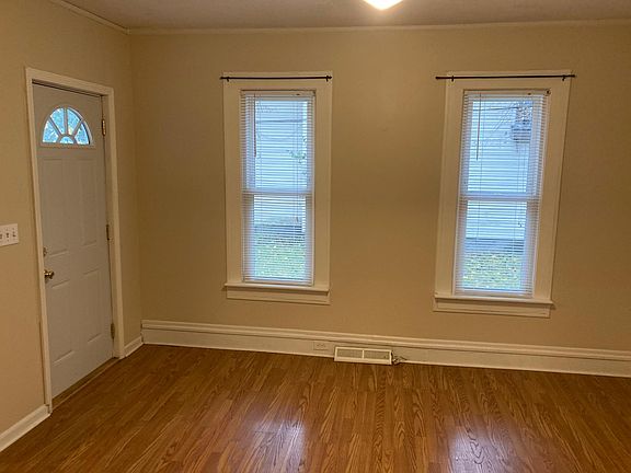 2nd image of 745 Sinclair Ave NE