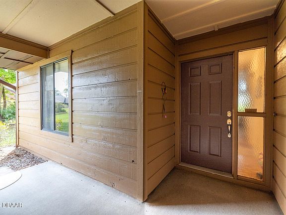 3rd image of 208 Saddle Creek Trl