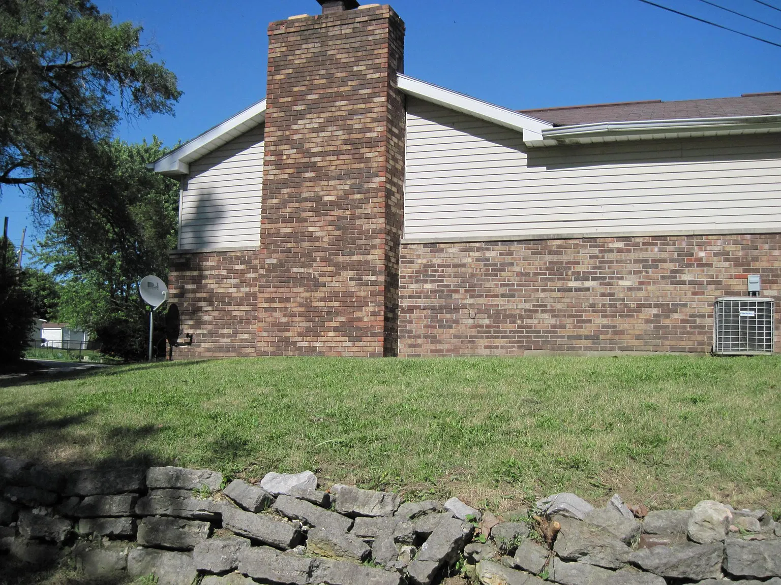330 Pickett St — Photo 4