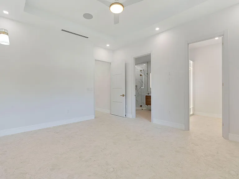 114 Royal Ln — Photo 48