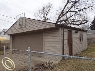 4th image of 2155 Rose Ave