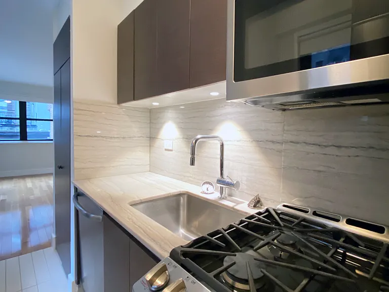 141 E 33rd St #2M — Photo 3