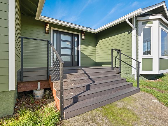 3rd image of 383 Ridgecrest Dr