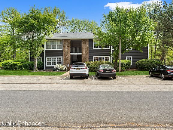3rd image of 8 Lafayette Court