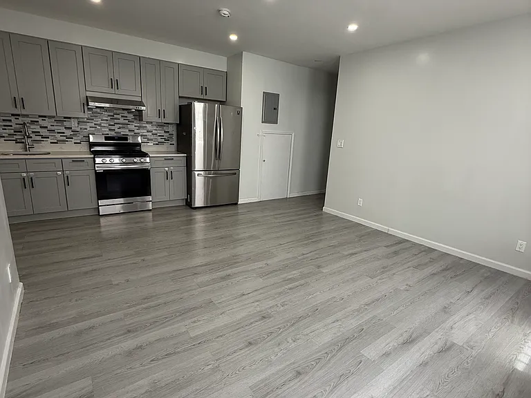 2222 E 24th St #1 — Photo 1