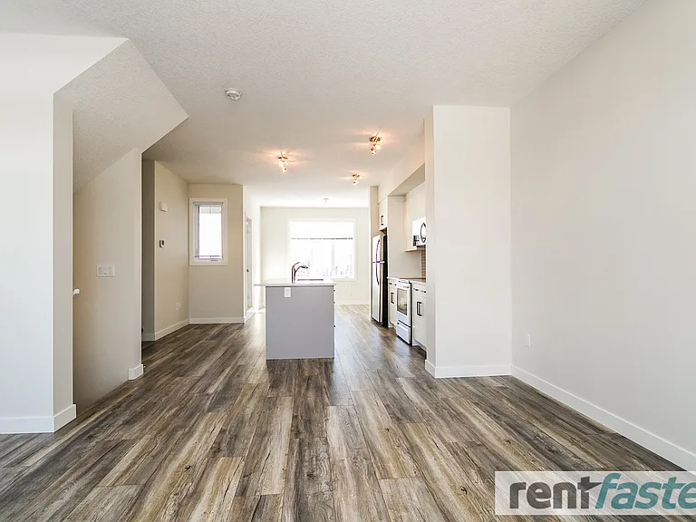 600 Bellerose Dr — Photo 5