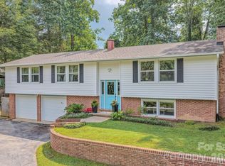 38 Ferenvilla Dr, Hendersonville, NC 28791