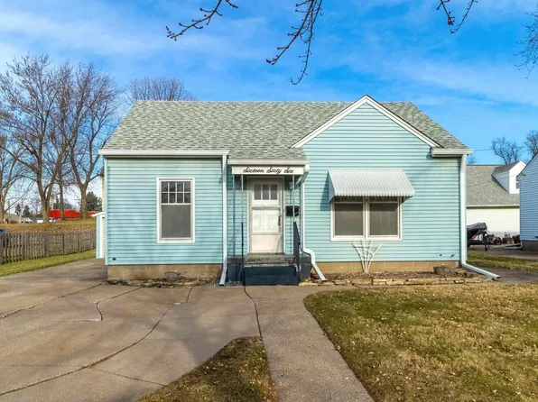 1666 W 35th St, Davenport, IA 52806