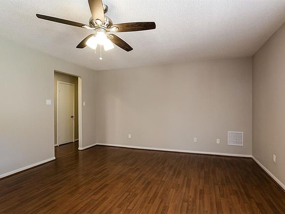 2nd image of 17319 Huntersglen Cir