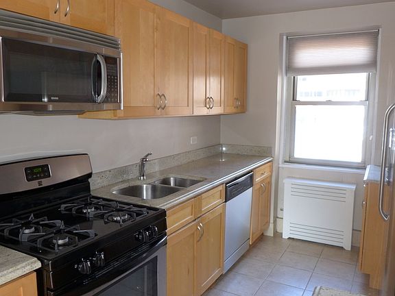 3rd image of 366 Greenwich St #A
