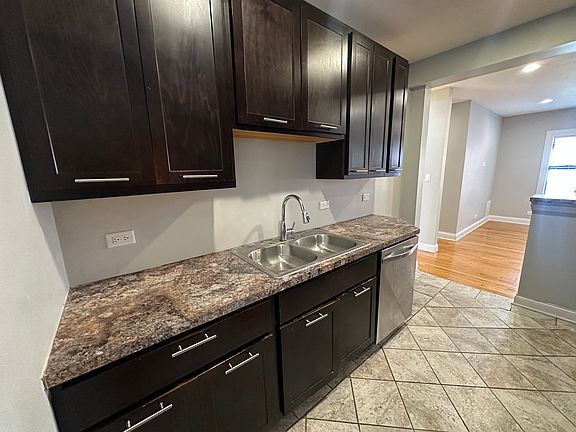 4th image of 7238 S Coles Ave