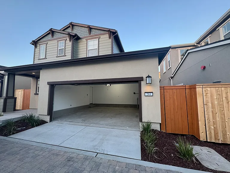 264 Memphis Belle Way — Photo 3