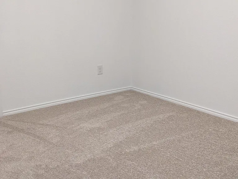 1512 Silver Oak Ln — Photo 15