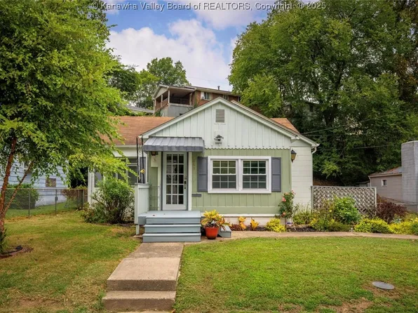 863 Valley Pike Dr, Saint Albans, WV 25177
