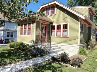 W57N512 Hilbert Ave, Cedarburg, WI 53012