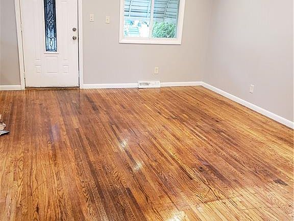 2nd image of 379 Emslie St